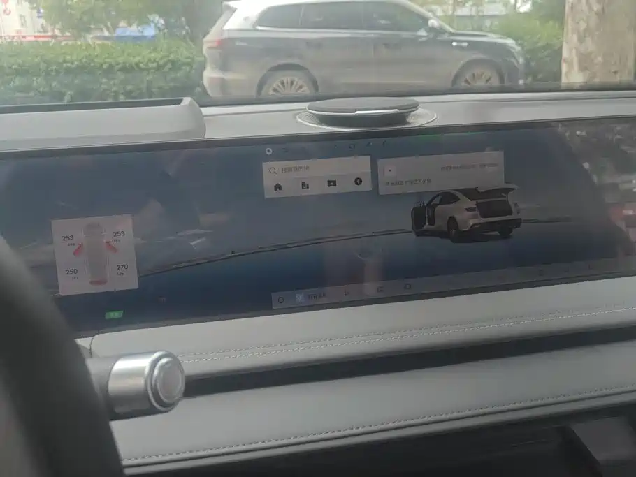 Geely Galaxy Galaxy E8 2025 2025 575km Voyage Smart Drive Edition