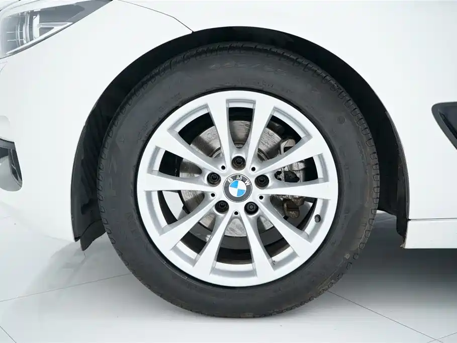 BMW 3 Series GT 2017 320i Fashion фото 20