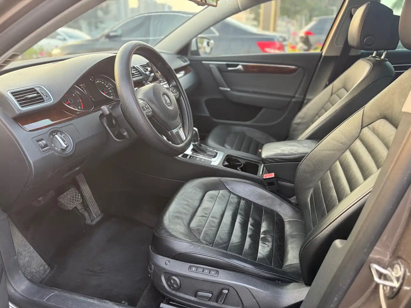 Volkswagen Magotan (Import) 2012 Wagon 2.0TSI Luxury фото 14