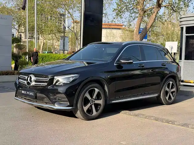 MERCEDES-BENZ GLC