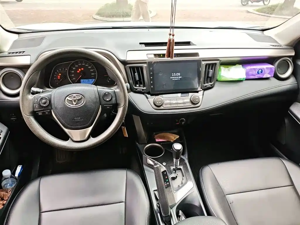 Toyota RAV4 Rongfang 2015 2.0L CVT 2WD Trend Edition фото 13