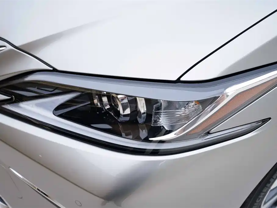 Lexus ES 2022 300h Excellence Edition фото 15
