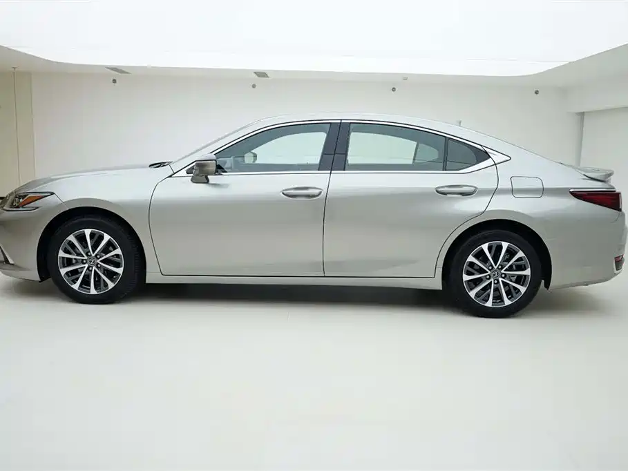 Lexus ES 2022 300h Excellence Edition фото 3