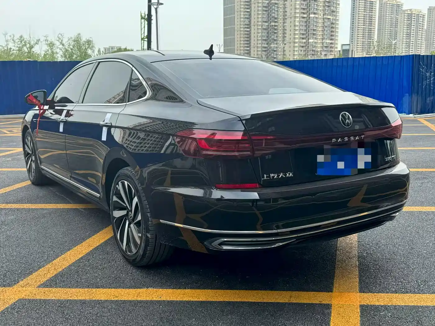 Volkswagen Passat 2022 330TSI Starlight Luxury Edition фото 5
