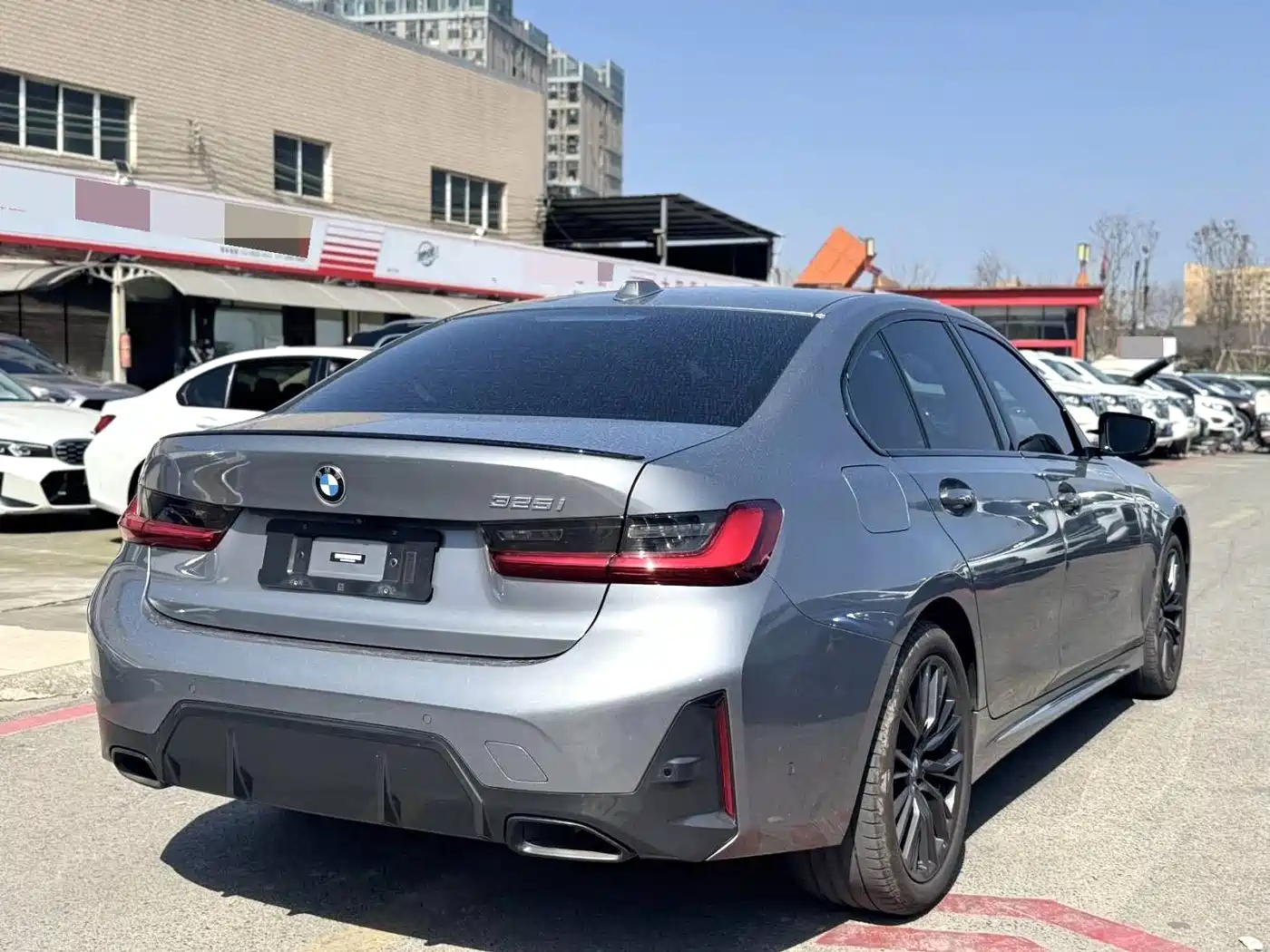 BMW 3 Series 2023 325Li M Sport Black Night Package фото 9