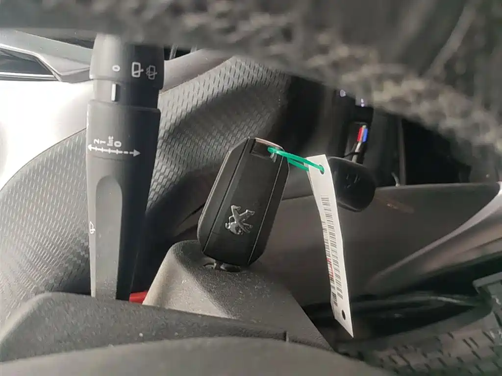 Peugeot 2008 2014 1.6L Automatic Fashion Edition фото 9
