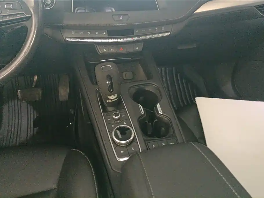 Cadillac XT4 2018 28T FWD Leading Edition фото 16