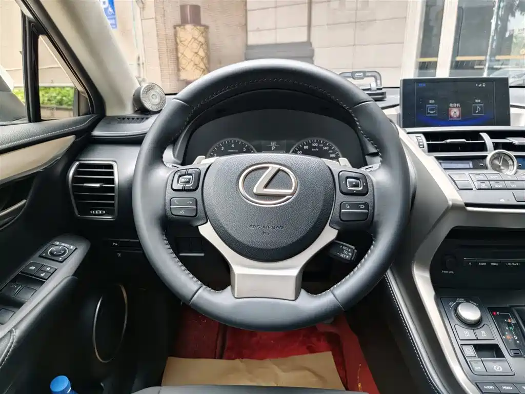 Lexus NX 2015 200t AWD F Sport фото 12