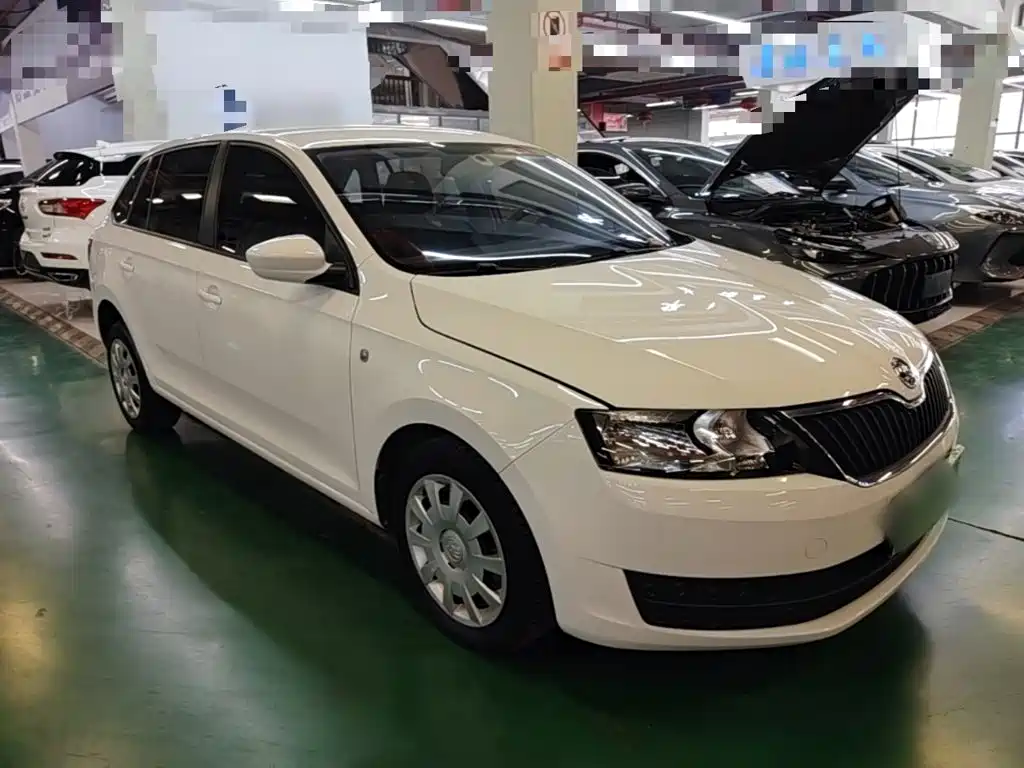 Škoda Skoda Rapid Spaceback 2017 2016 Facelift 1.6L Automatic Forward Edition