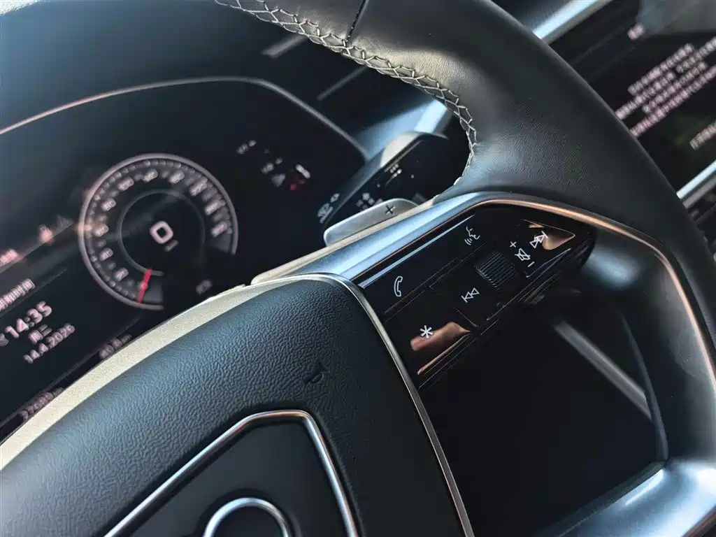 Фото 24 - Audi A7L