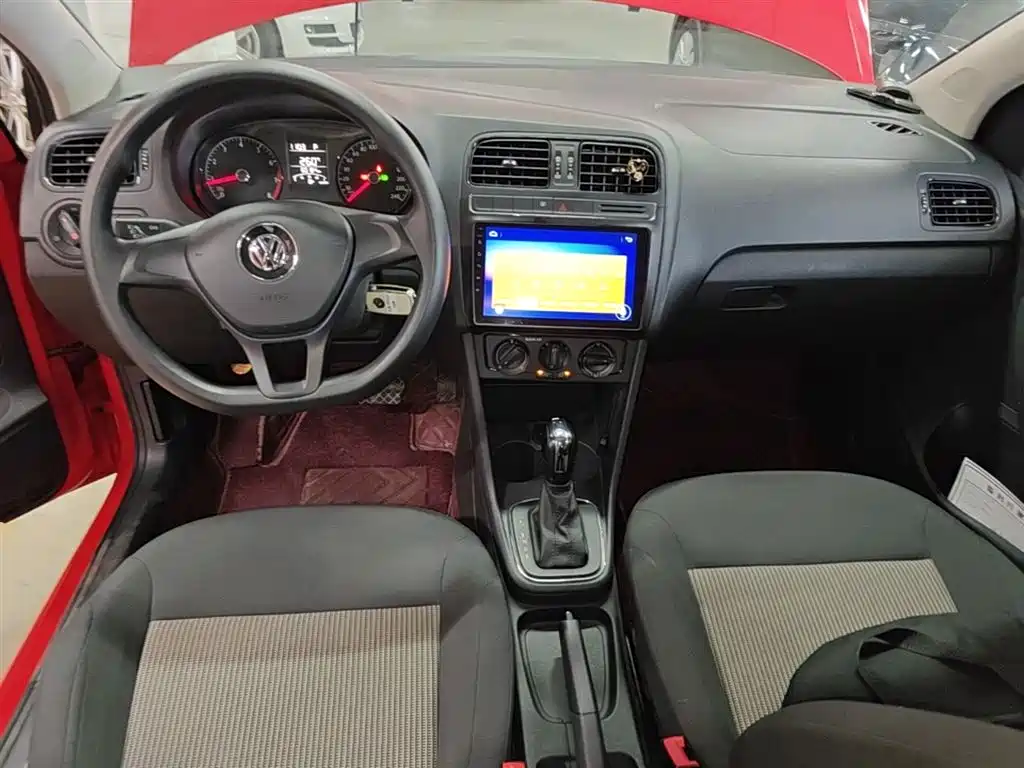 Volkswagen Polo 2016 1.4L Automatic Trend фото 10