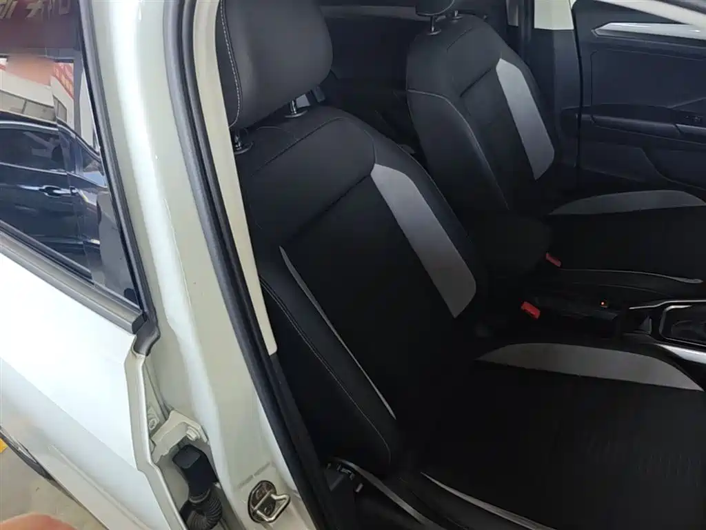 Volkswagen T-ROC 2020 230TSI DSG 2WD Progressive фото 25