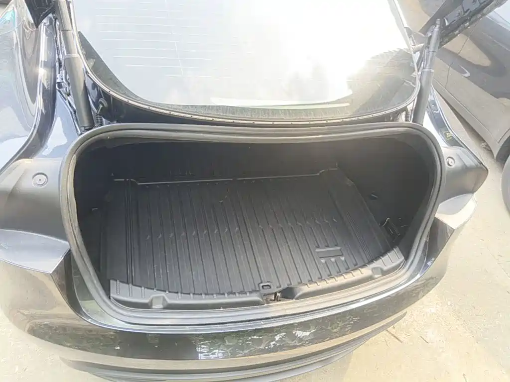 Фото 19 - Tesla Model 3