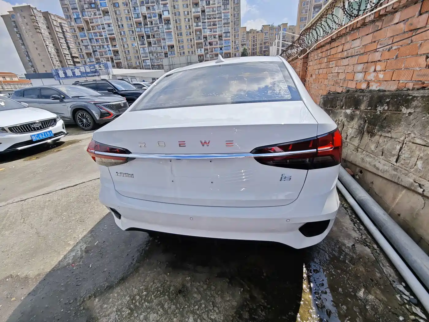 Photo 15 - Roewe i5