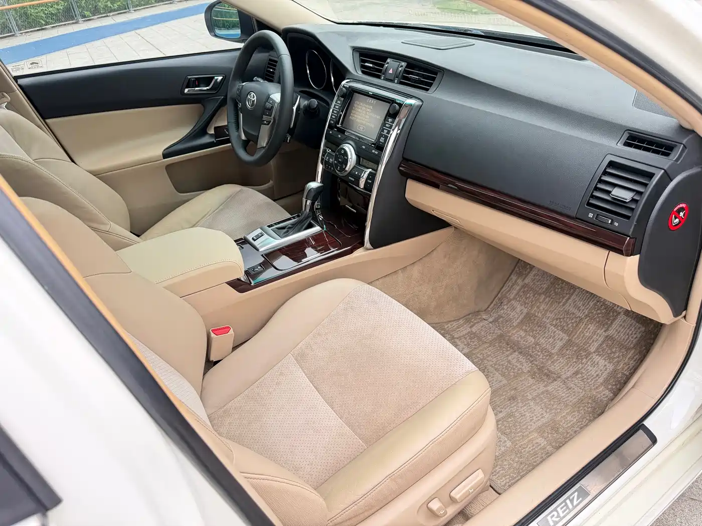 Toyota Reiz 2010 3.0V Style Flagship Navigation Edition фото 7