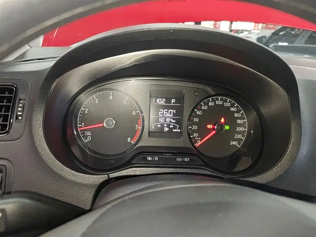 Volkswagen Polo 2016 1.4L Automatic Trend фото 12