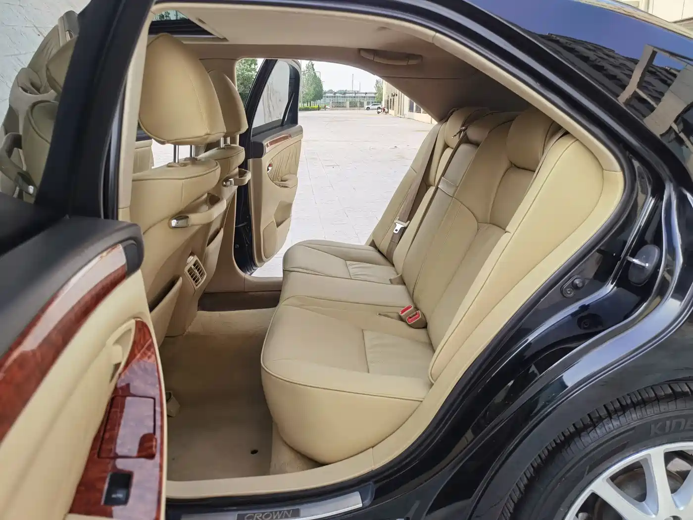Toyota Crown 2011 2.5L Royal Leather Sunroof Special Edition фото 7