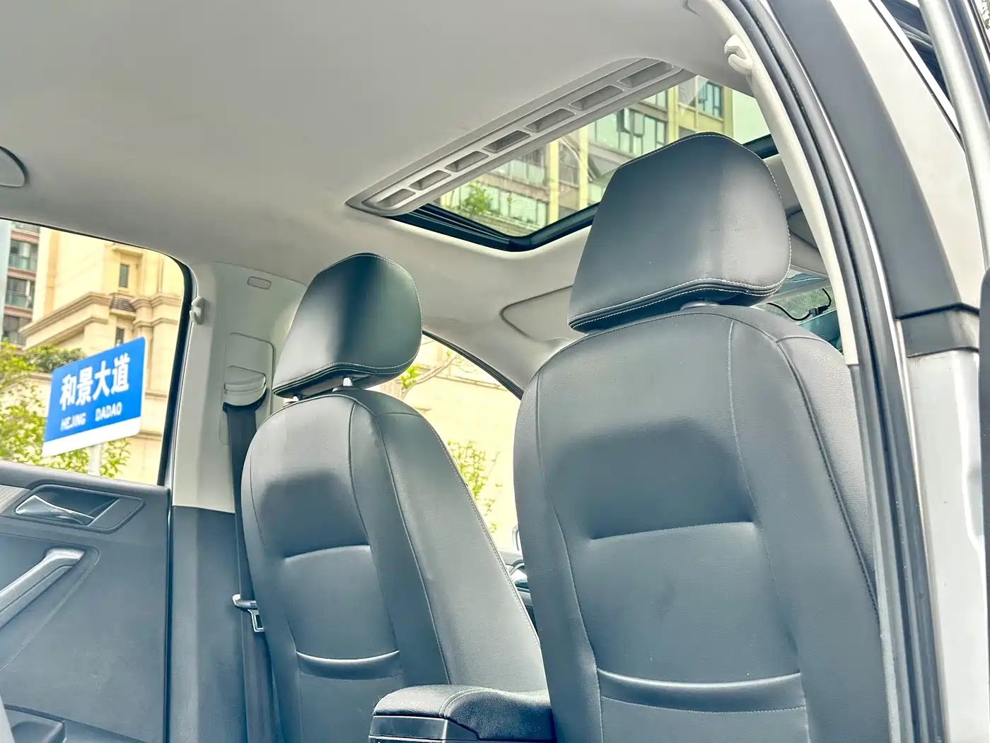 Volkswagen Jetta 2015 1.6L Automatic Luxury фото 26