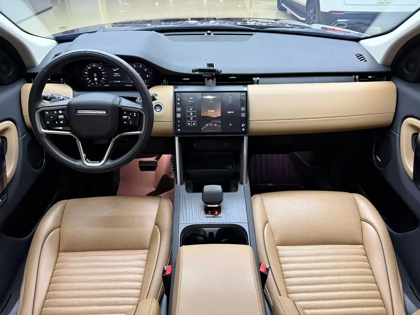 Land Rover Discovery Sport 2024 Luxury Custom Edition фото 3