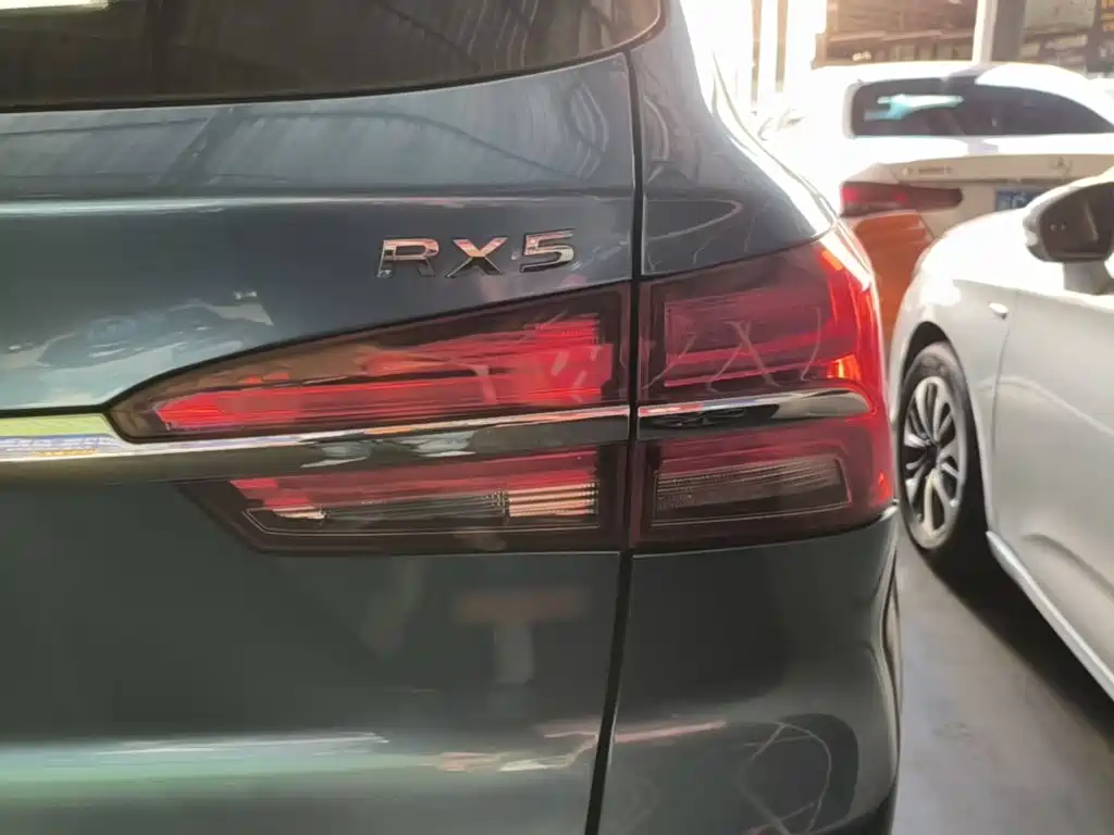 Фото 8 - Roewe RX5