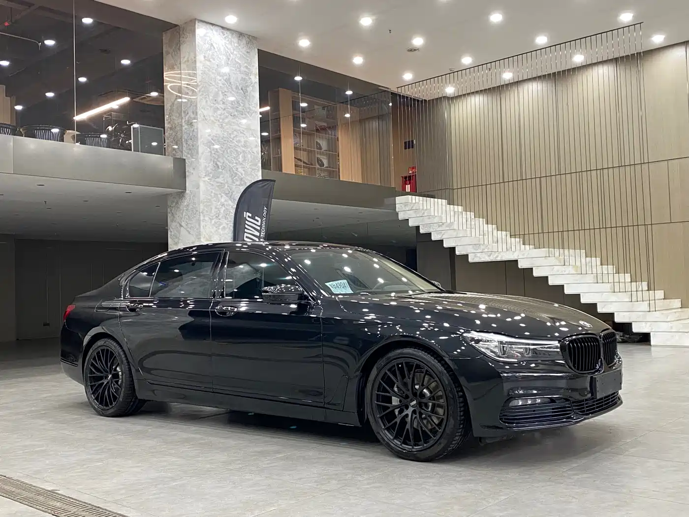 BMW 7 Series 2017 730Li Leading Edition фото 3