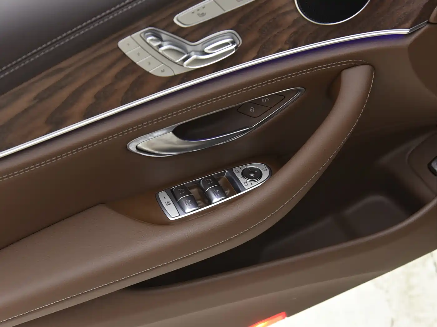 Mercedes-Benz E-Class 2022 E 300 L Fashion фото 10