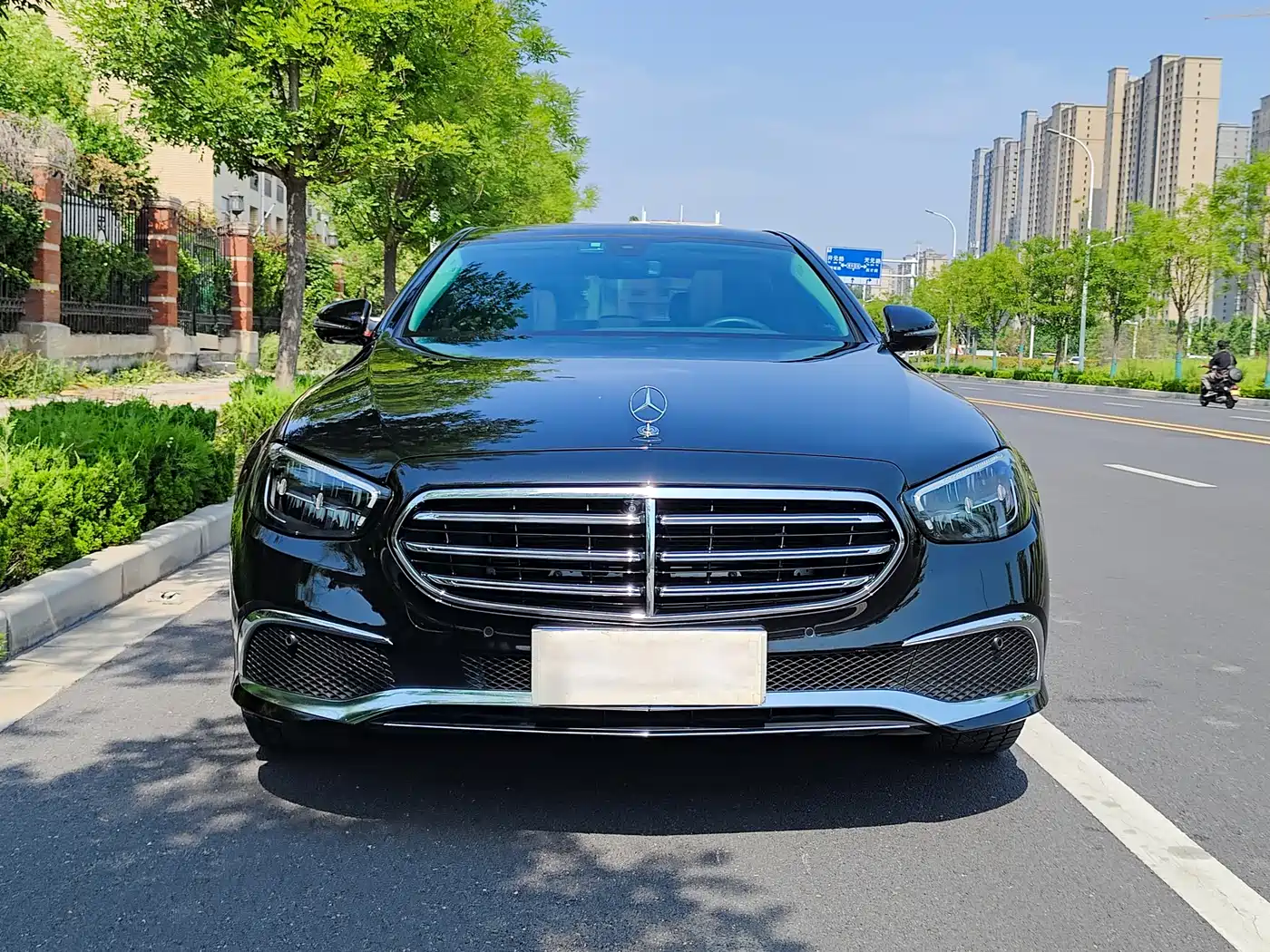 Mercedes-Benz E-Class 2022 E 300 L Fashion фото 17