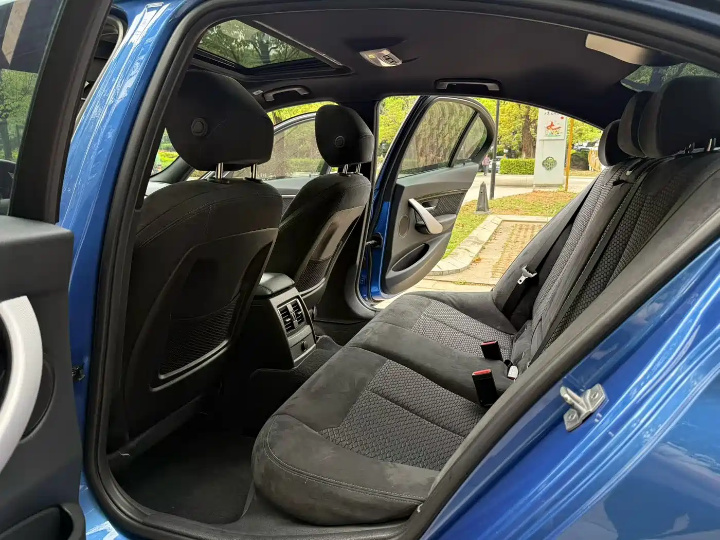 BMW 3 Series 2017 320i M Sport фото 5