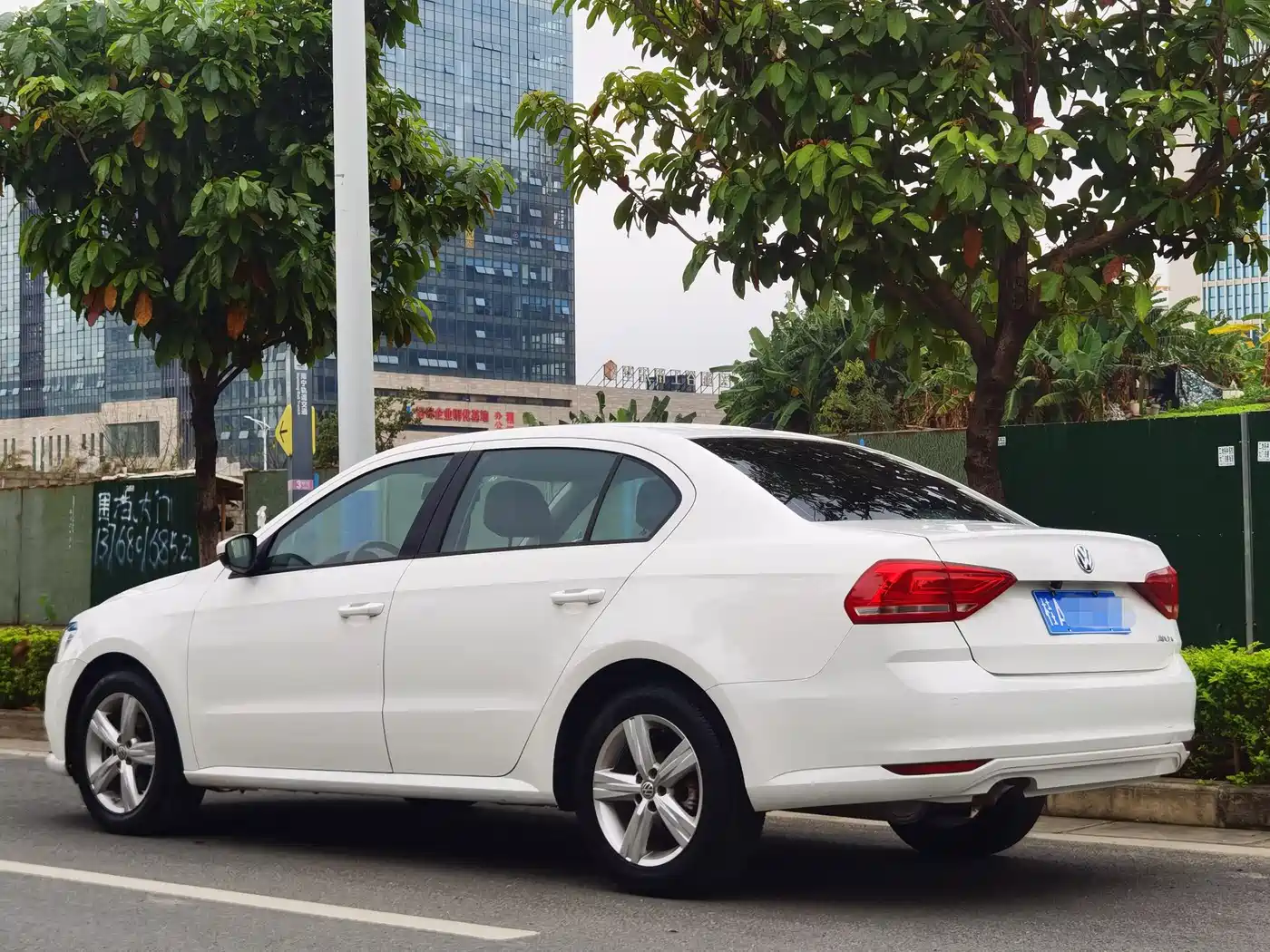 Volkswagen Lavida 2017 1.6L Automatic Comfort Edition фото 4