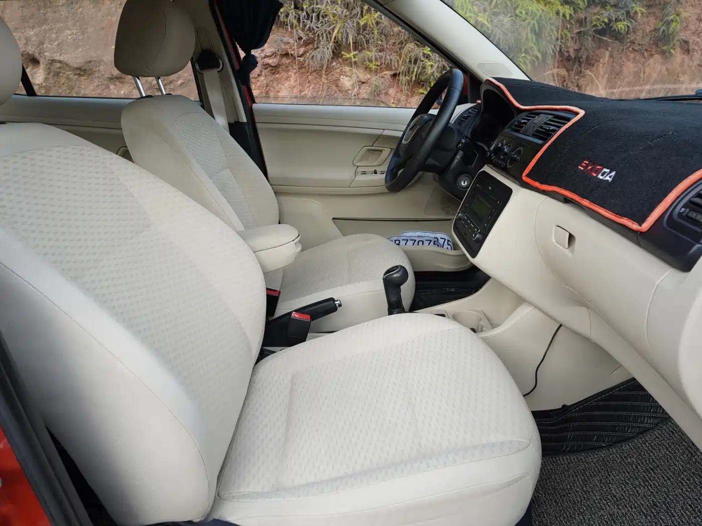 Škoda Fabia 2012 1.4L Manual Crystal Edition фото 12