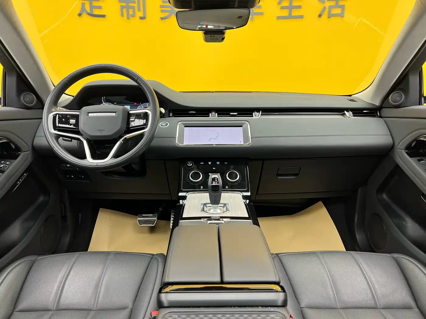 Land Rover Range Rover Evoque New Energy 2022 Range Rover Evoque L P300e Plug-in Hybrid фото 9