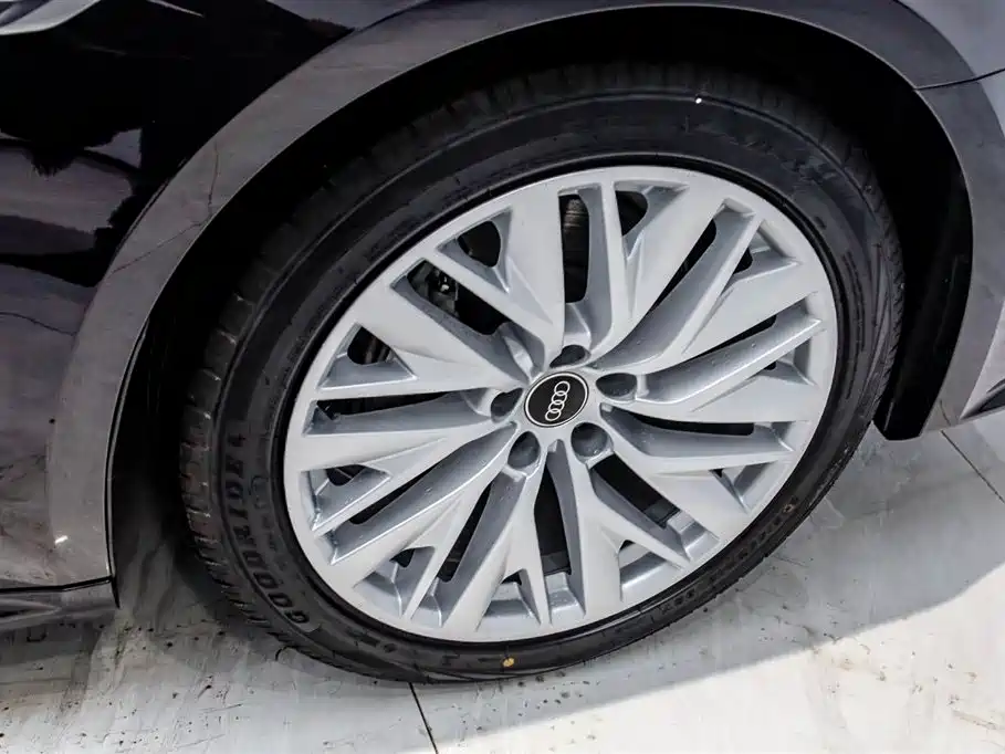 Audi A7L 2024 45TFSI S-line Dream Edition Crystal Package фото 23