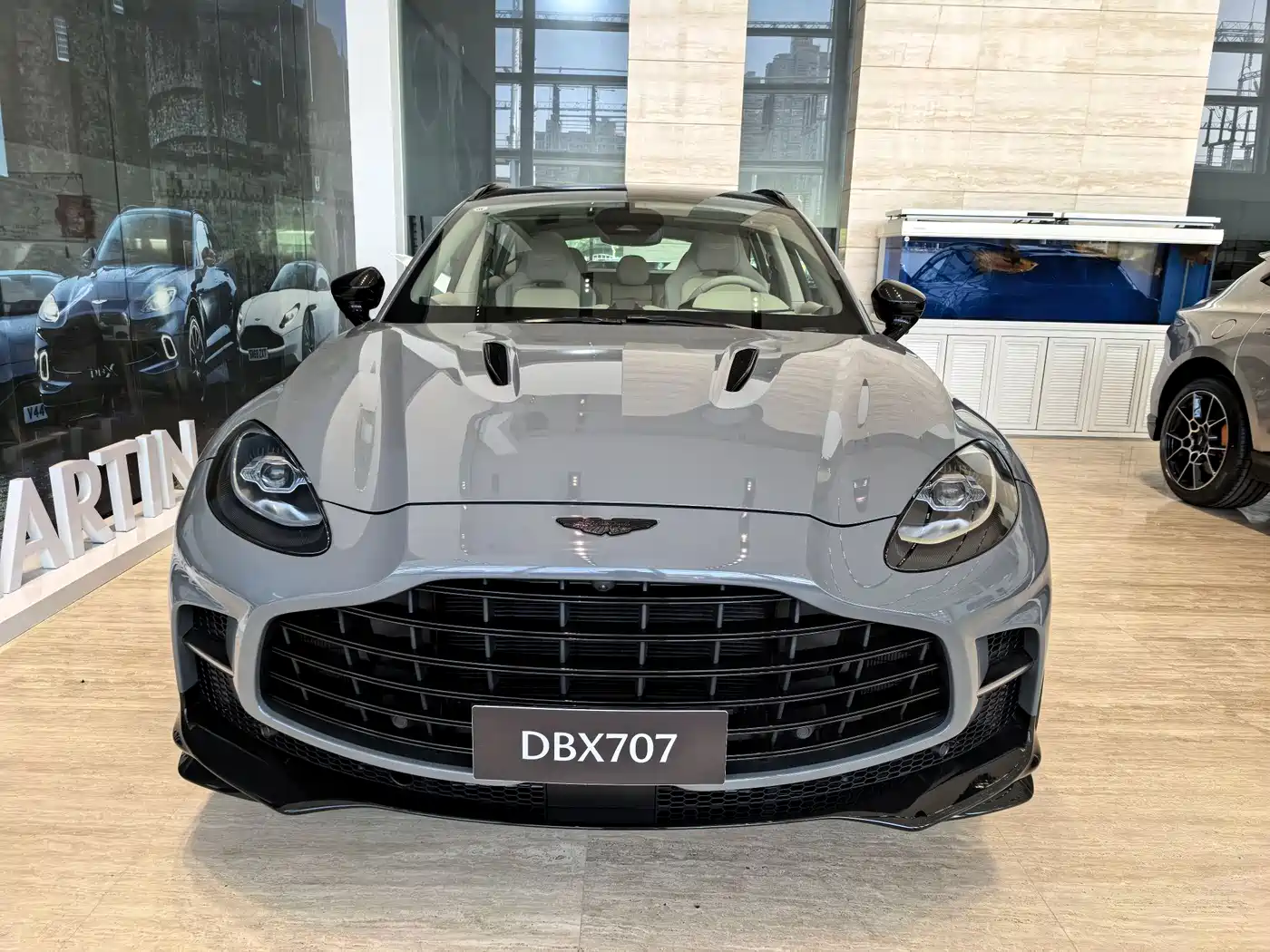 Aston Martin DBX 2025 4.0T V8 707 фото 2