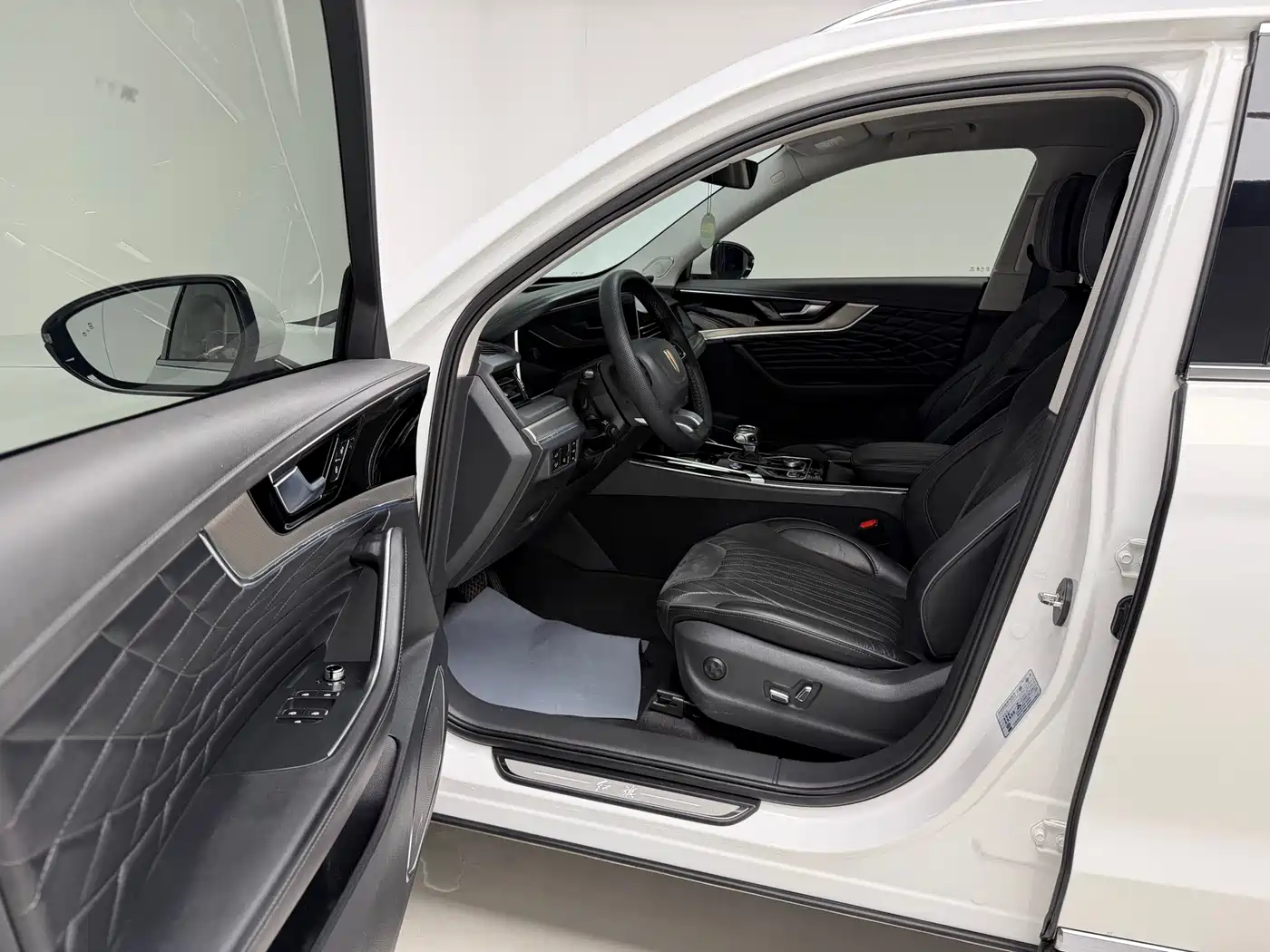 Hongqi HS5 2022 Facelift 2.0T Smart Flag Enjoyment AWD Edition фото 14