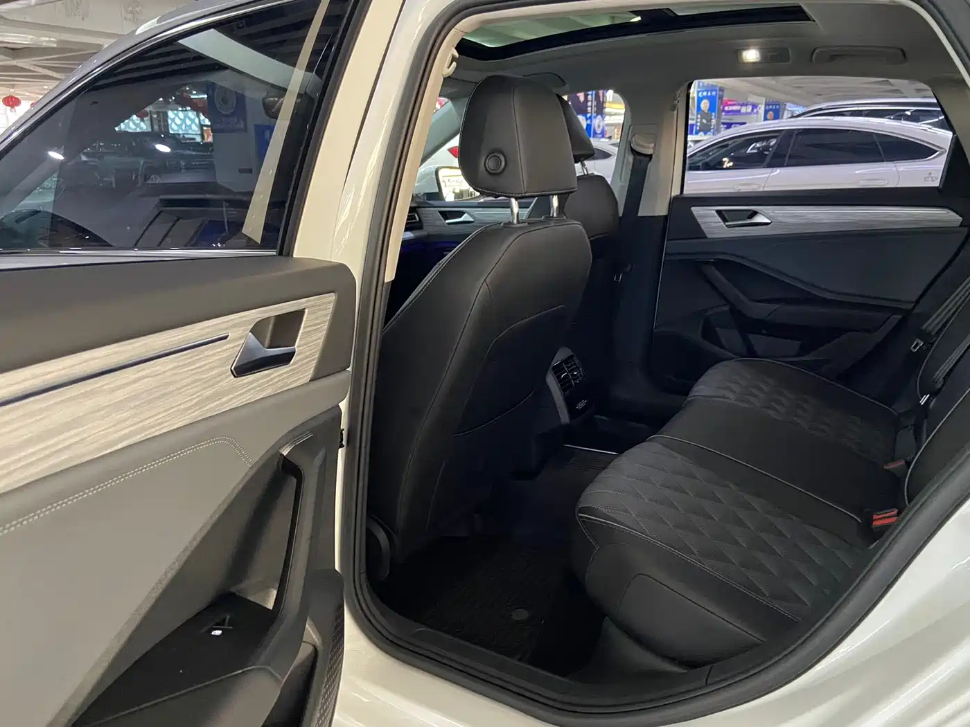 Volkswagen Sagitar 2023 Model Year 280TSI DSG Surpass Edition фото 8