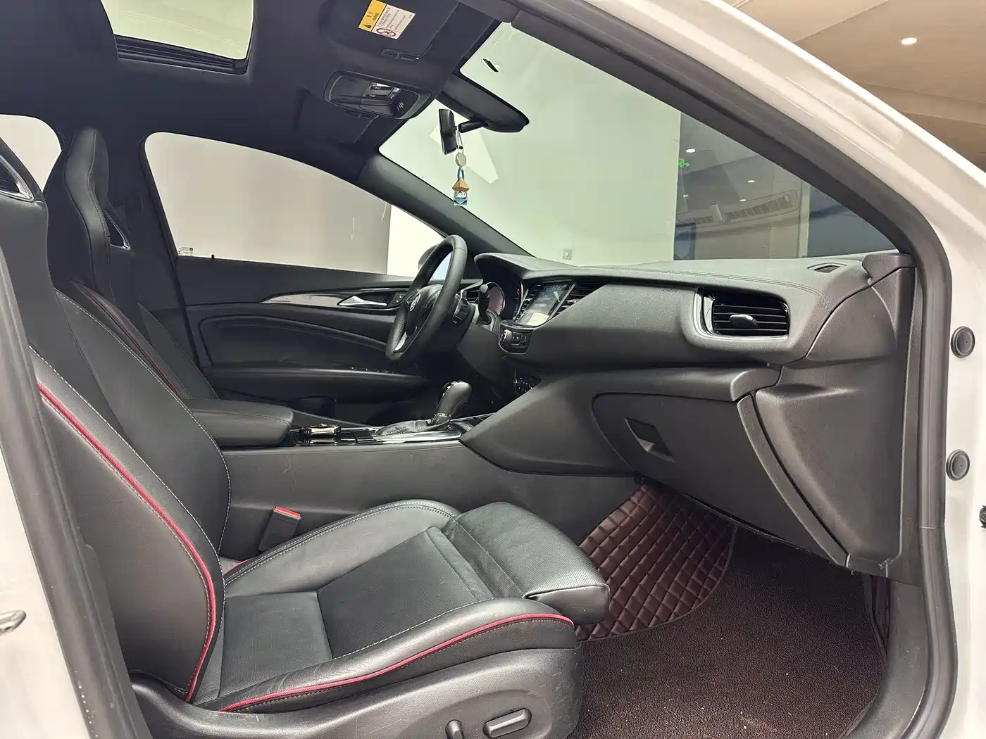 Photo 7 - Buick Regal
