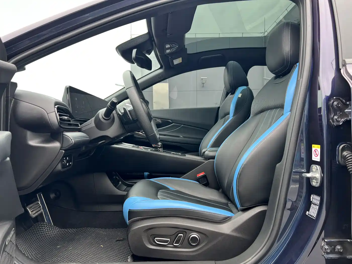 GAC Trumpchi Trumpchi Emkoo 2022 270T DCT J16 Galaxy Fighter Edition фото 26