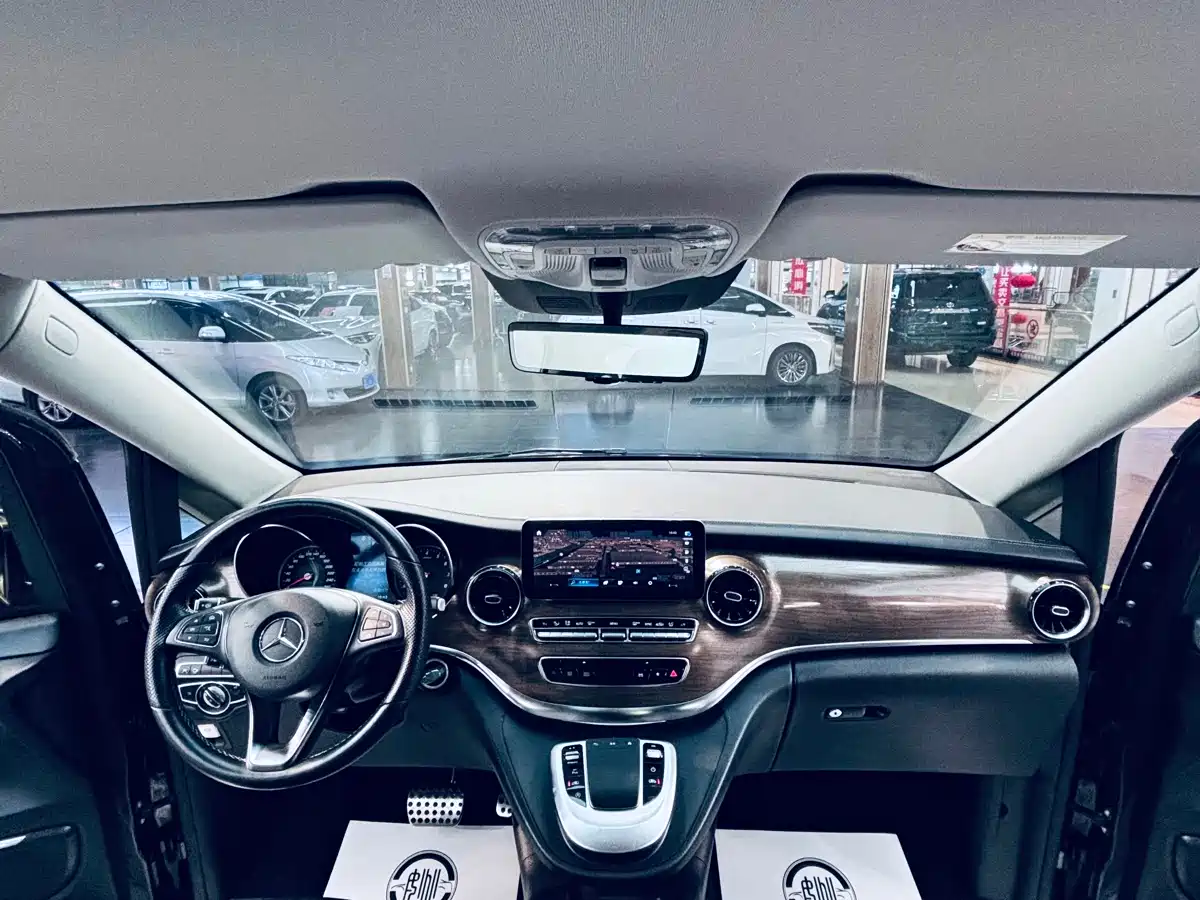 Mercedes-Benz V-Class 2022 V 260 L Long Wheelbase Prestige Edition фото 4