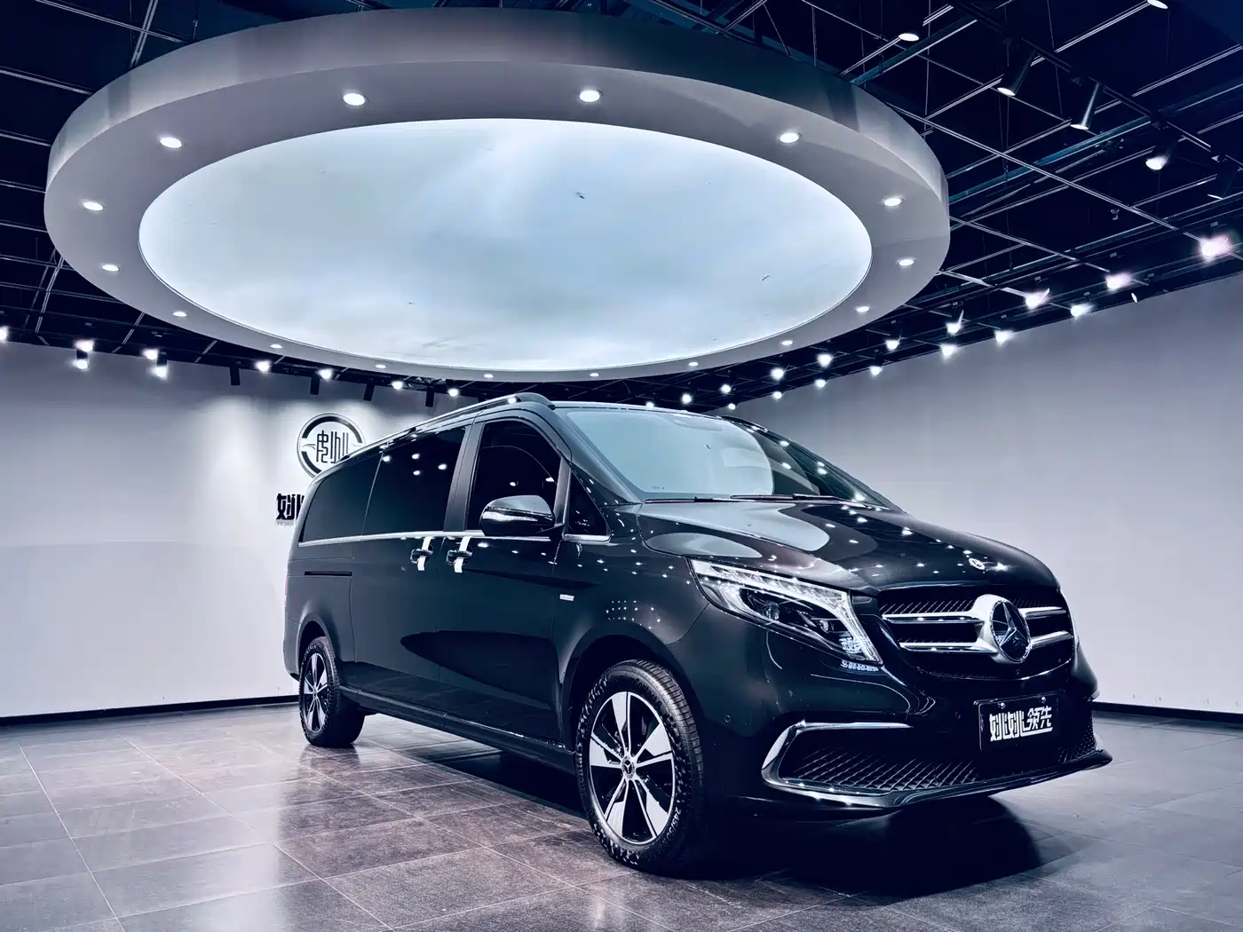 Mercedes-Benz V-Class 2022 V 260 L Long Wheelbase Prestige Edition фото 13