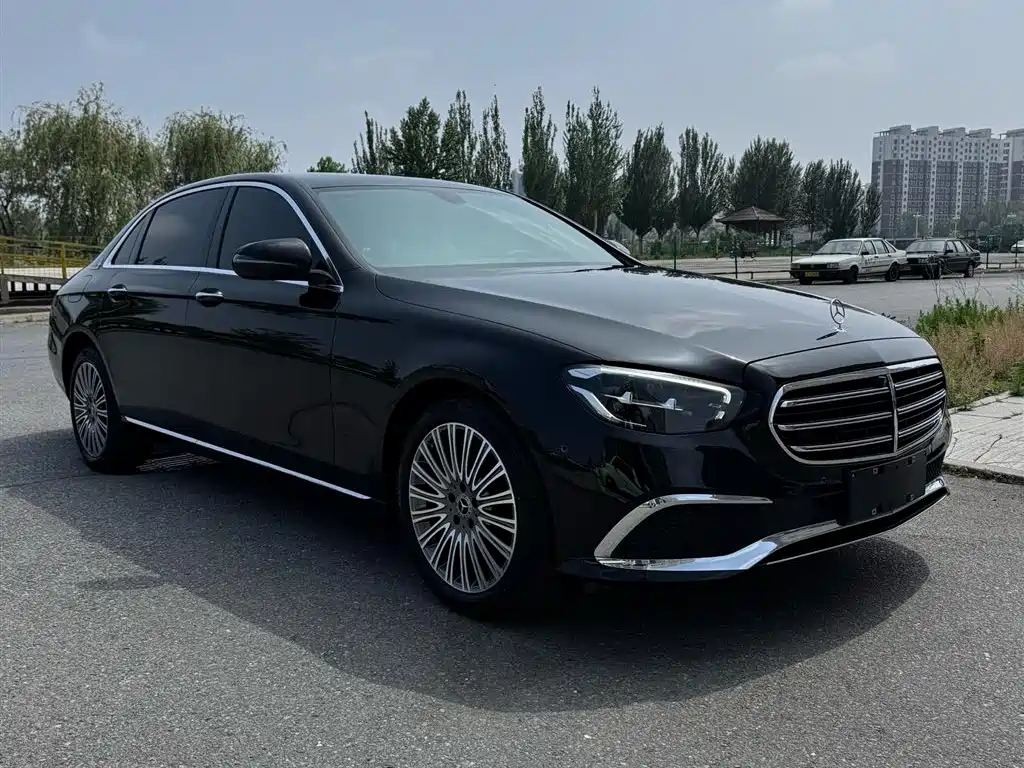 Mercedes-Benz E-Class 2023 E 300 L Fashion фото 3
