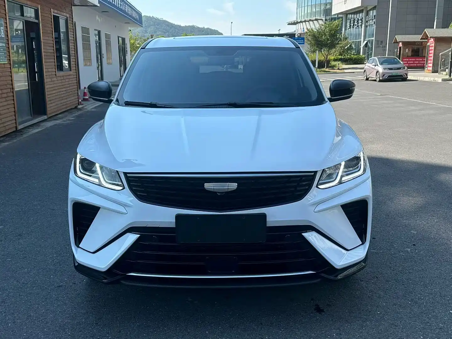 Фото 2 - Geely Coolray