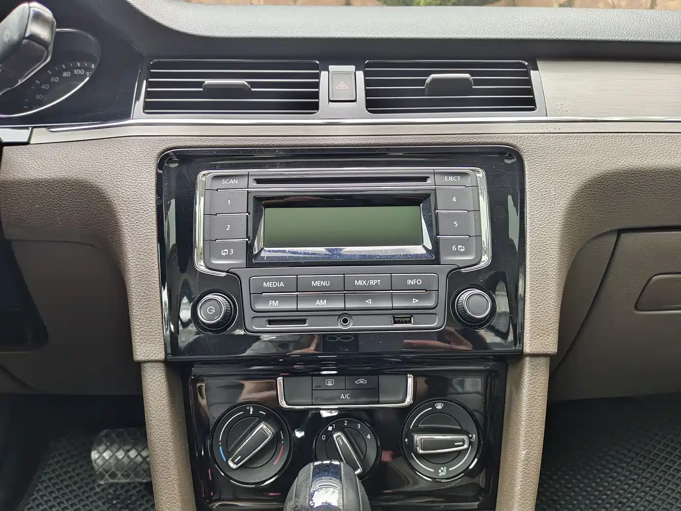 Volkswagen Bora 2013 1.4T Automatic Comfort фото 15