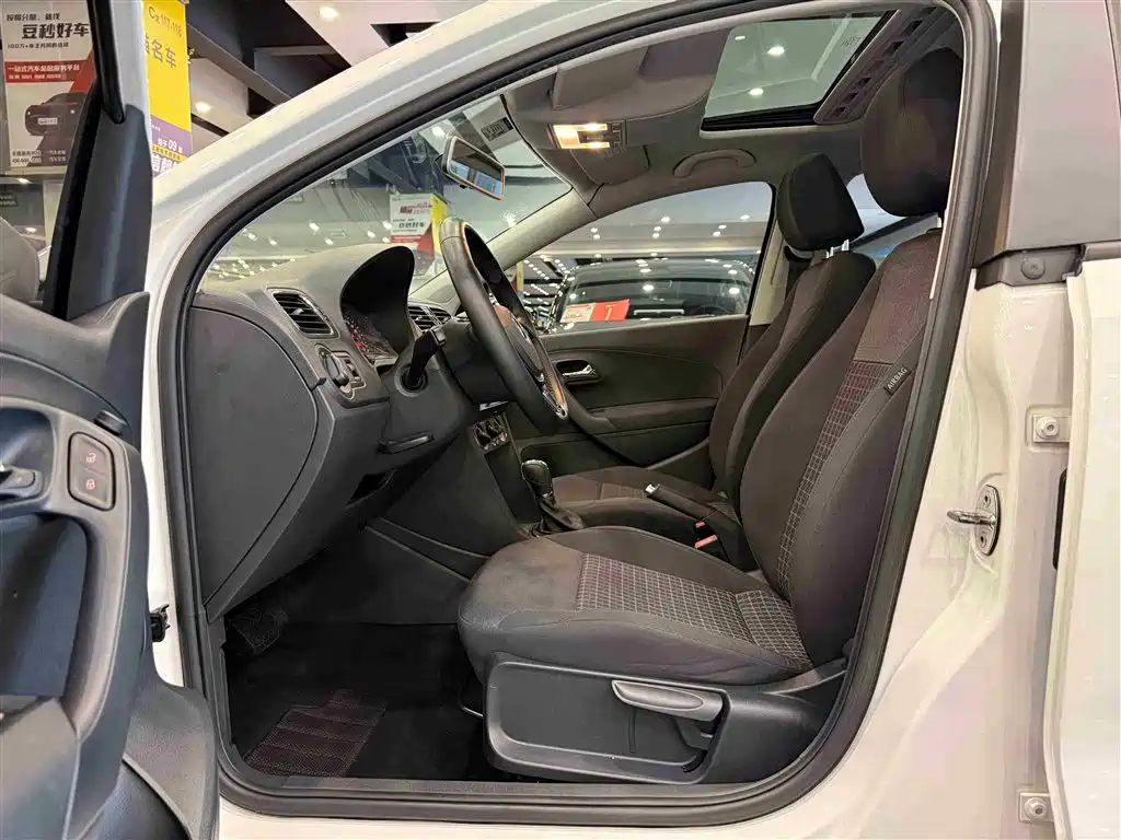 Volkswagen Polo 2018 1.5L Auto Comfort фото 16