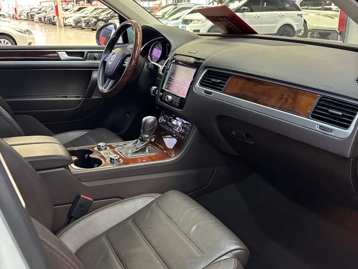 Volkswagen Touareg 2015 3.0TSI Radiance Limited Edition фото 5