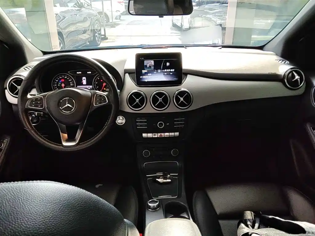 Mercedes-Benz B-Class 2018 B 200 Sport фото 10