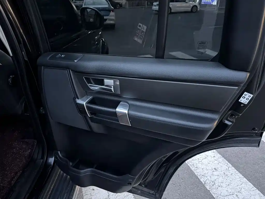 Land Rover Discovery 2016 3.0 SC Gloss Black Collector's Edition HSE фото 20