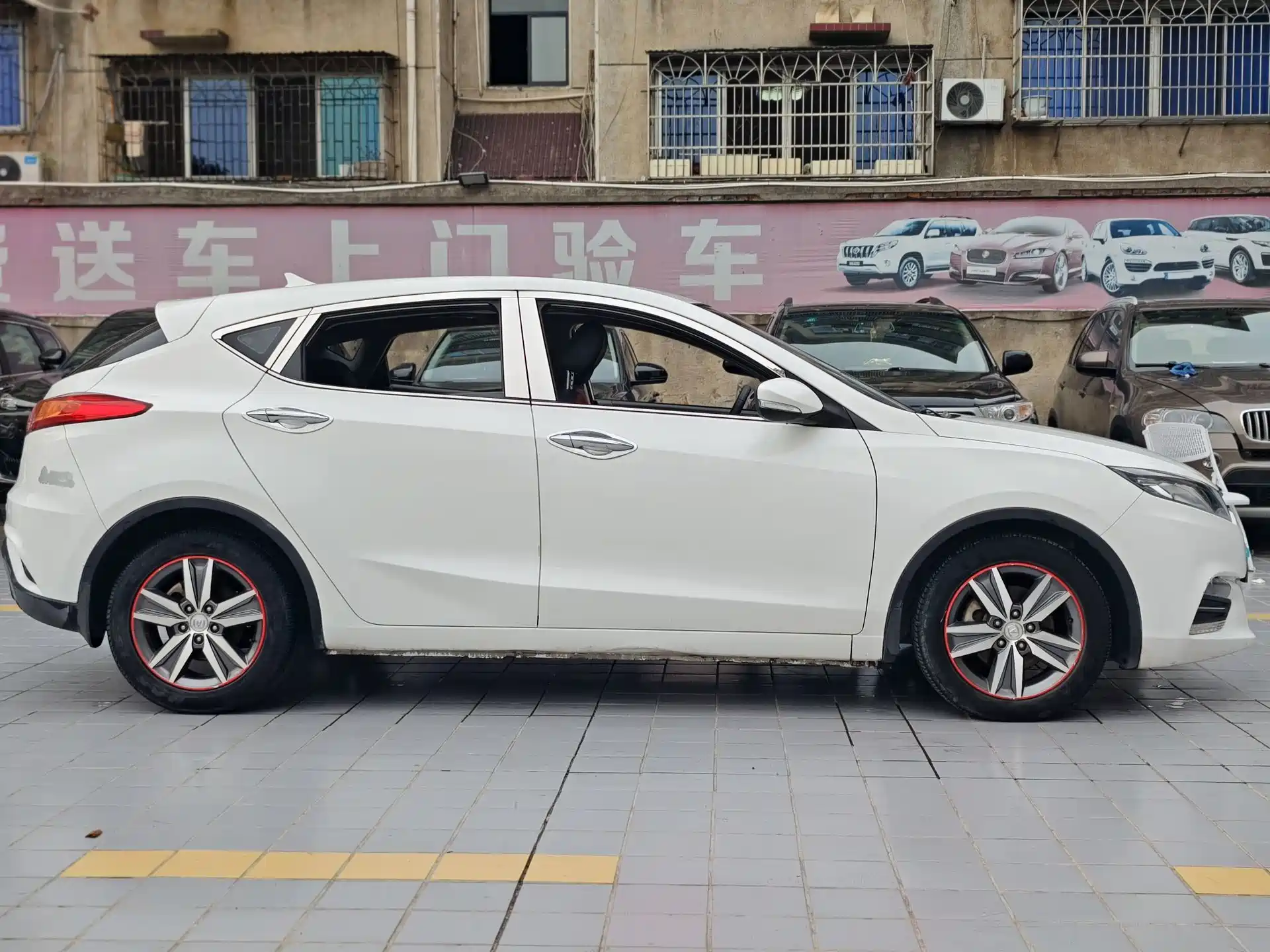 Photo 4 - Changan Eado XT
