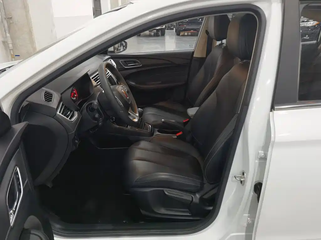 Photo 10 - Roewe i5