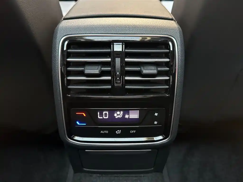 Volkswagen Magotan 2025 Facelift Public Edition 330TSI DSG Luxury фото 16