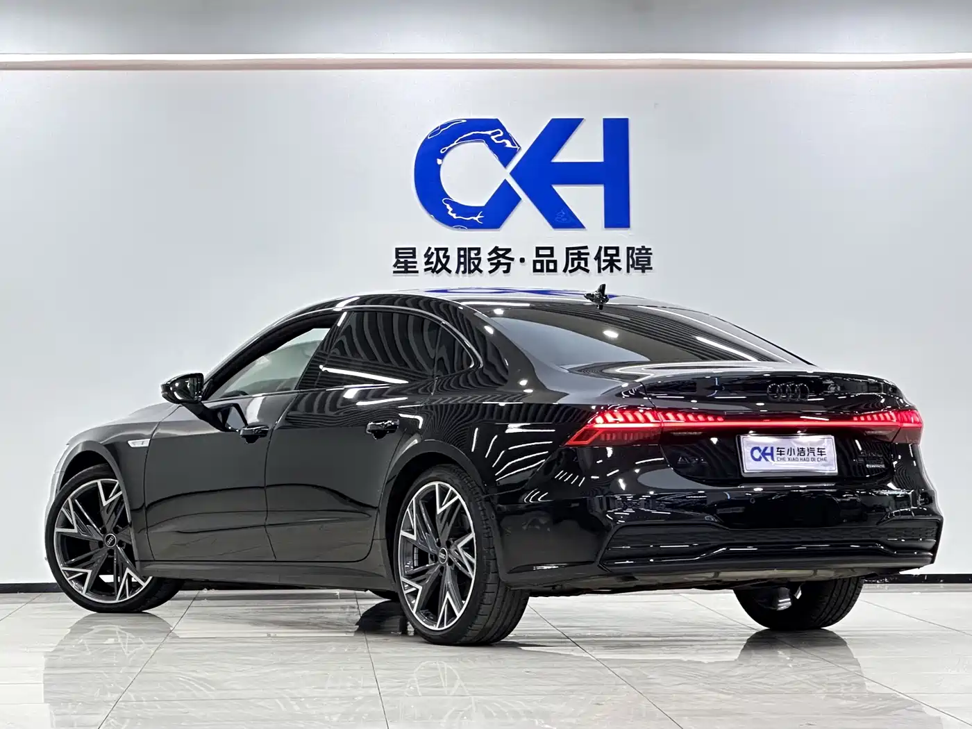 Audi A7L 2024 45 TFSI quattro S-line Black Warrior Edition фото 15